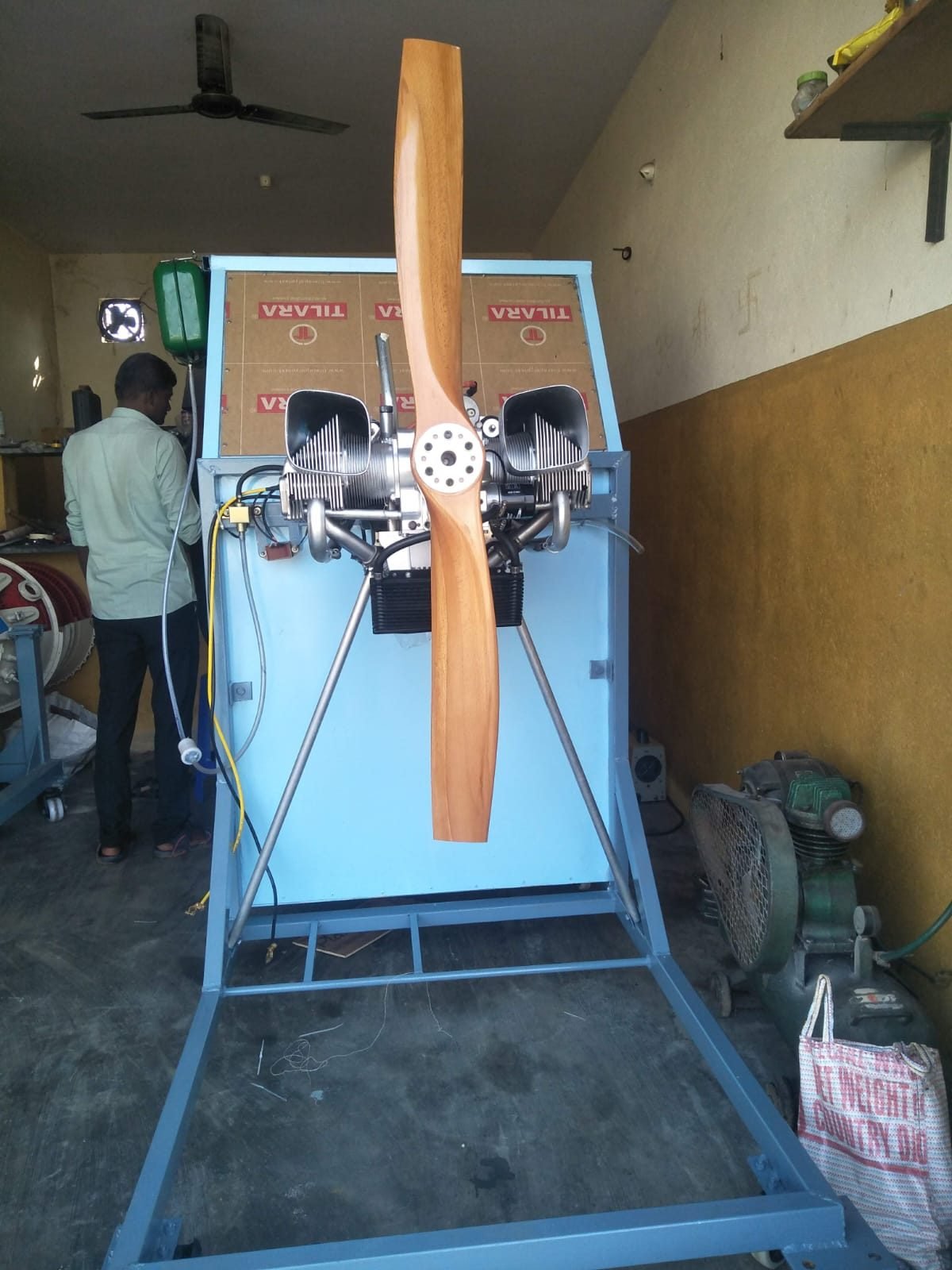 Twin-engine propeller lab rig