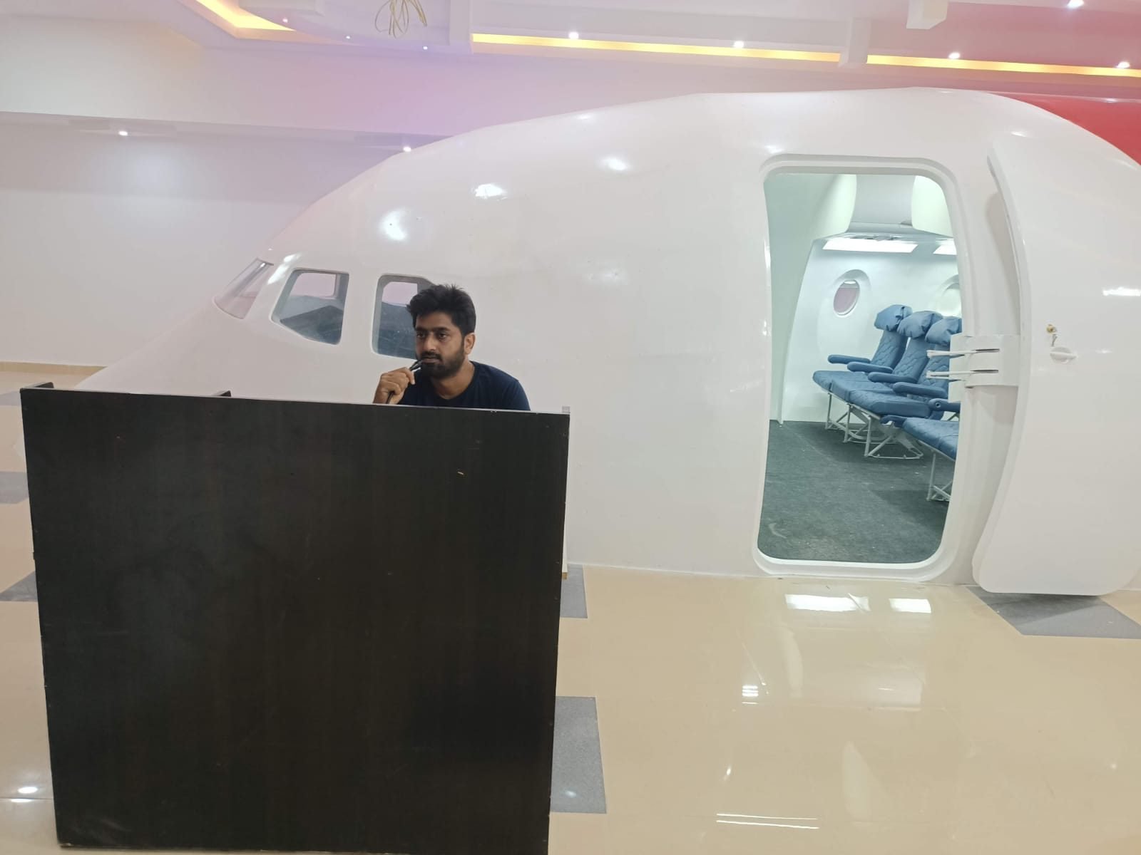 Aircraft nose-cone reception mock-up
